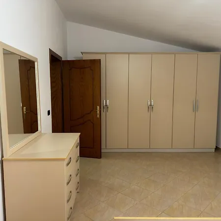 Spacious Near Airport Tirana - Preza Area Casa de Férias